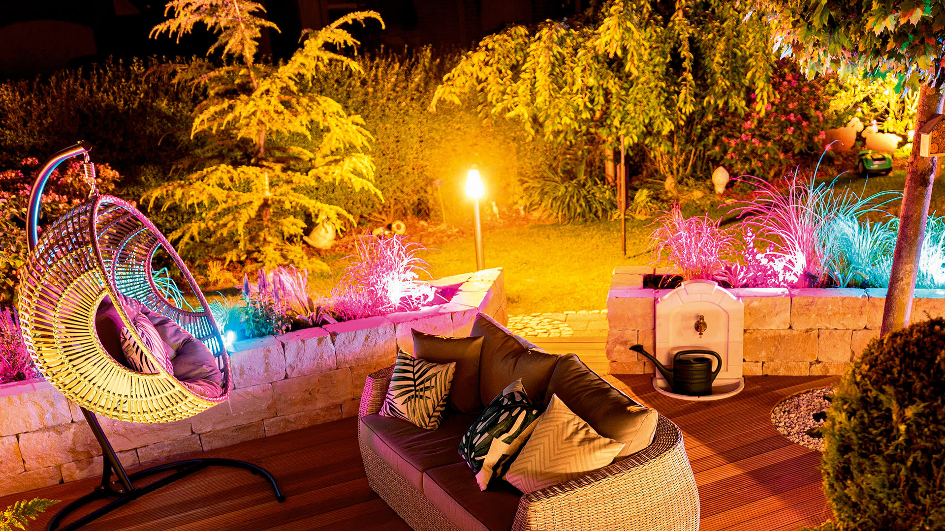 Lichtquellen im Garten, Bild: mauritius images